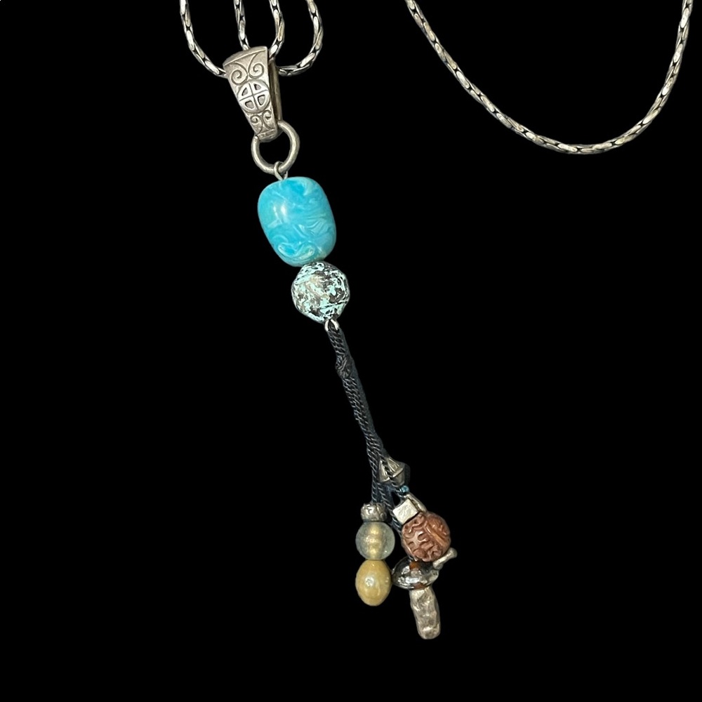 CHICO’S Super long beaded pendant necklace